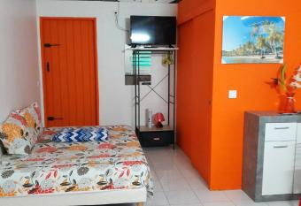 Bungalow d une chambre avec jardin clos et wifi a Petit Bourg has Balcony rooms