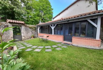 L Inattendu allows 18 year olds to book a room