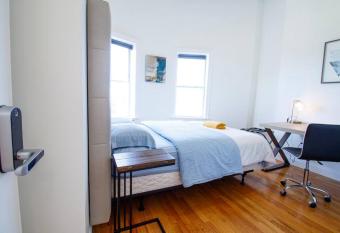 4br 1 allows 18 year olds to book a room