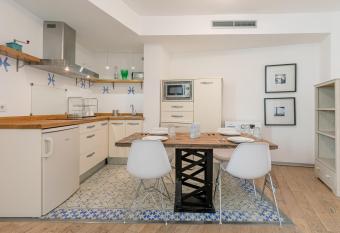 H  rcules XCI Apartments allows 18 year olds to book a room