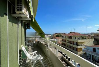 La tana del turista has Balcony rooms