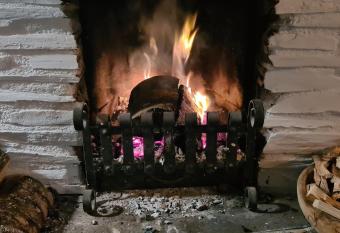 Luxury Detached House on Redwalls, Dartmouth has rooms with a private hot tub