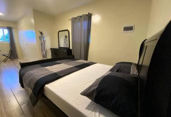 Spacious Apartment Minutes from the Beach has Balcony rooms