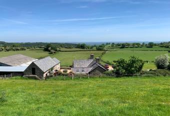 The Nook at Pentregaer Ucha, with tennis court & lake. allows 18 year olds to book a room