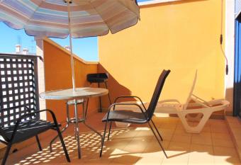 LA PAZ APARTAMENTO-ATICO, CENTRO, SERCA DEL MAR has Balcony rooms