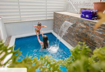 Alojamiento Tur  stico Verano Azul San Andr  s allows 18 year olds to book a room