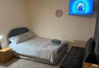 Private Rooms In A Cheerful 4-Bedroom Town House has Balcony rooms