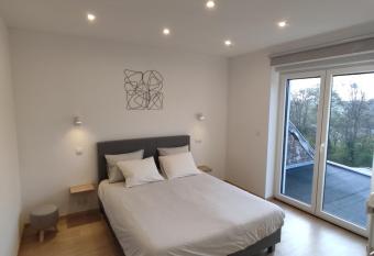 Studio Citadelle & proche centre historique has Balcony rooms