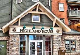 *APRES SKI LODGE, SKI IN-SKI OUT, CENTRAL VILLAGE! has Balcony rooms