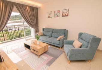 Gorgeous Sunset & Tea Plantation View-Premium Hotel Bed has Balcony rooms