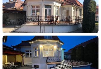 Villa de Lux Szeksz  rd has Balcony rooms