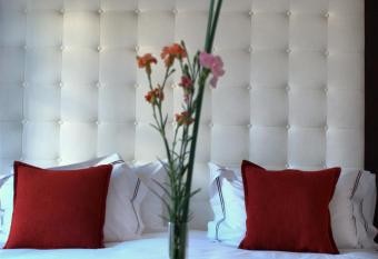 Purobaires Hotel Boutique has rooms with a private hot tub