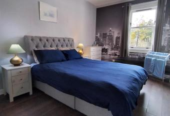 Modern and Spacious flat near Edinburgh allows 18 year olds to book a room