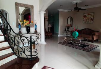 Deluxe Khastle Khodero has Balcony rooms