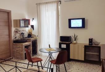 L OLIVA CONTESA - alloggio turistico - la ROSSA has Balcony rooms