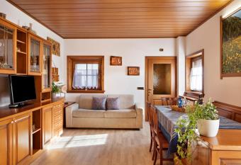 Chalet Maffins 2 has Balcony rooms