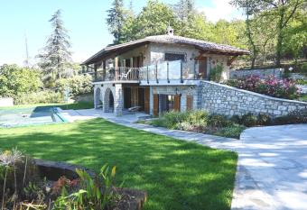 Villa Maria has Balcony rooms