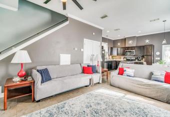 North Hill Nest- 5mins to Downtown! has Balcony rooms