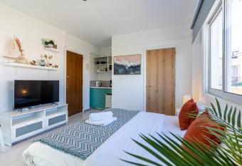Sofia s Cosy Studio in Larnaca allows 18 year olds to book a room