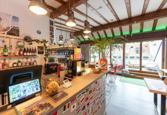 Hostel Mannheim allows 18 year olds to book a room