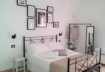 L OLIVA CONTESA - alloggio turistico - la BIANCA has Balcony rooms