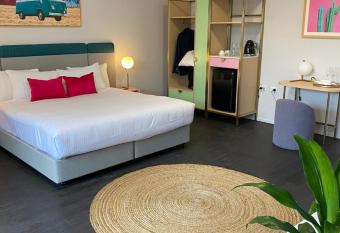 Vali Byron has Balcony rooms