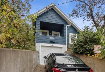 Centrally Located APT near UC, Hospital and Zoo! apts has Balcony rooms