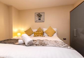 Oakstays Quayside Apartment allows 18 year olds to book a room