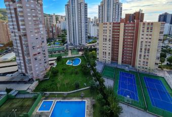 Apartamento Completo Torresol V allows 18 year olds to book a room