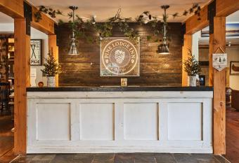 3 Pines Lodge Muskoka has Balcony rooms