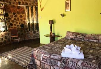 Charming Bush chalet 6 on this world renowned Eco site 40 minutes from Vic Falls Fully catered stay - 1986 has Balcony rooms