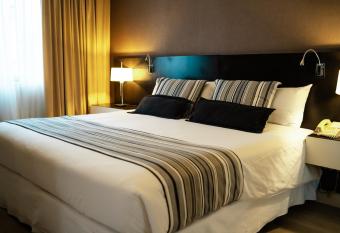 Am  rian Buenos Aires Park Hotel allows 18 year olds to book a room