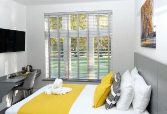 The White House allows 18 year olds to book a room