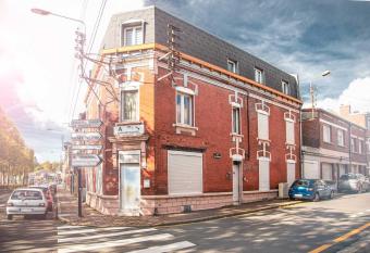 Le Cottage du Louvre has Balcony rooms