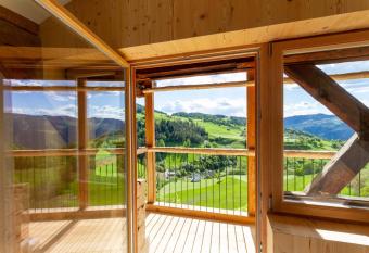 Daimlhof Ferienwohnung L  rchenzweig has Balcony rooms