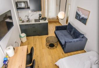 Dreamy Apartment City Center 7 thesbnbgr allows 18 year olds to book a room