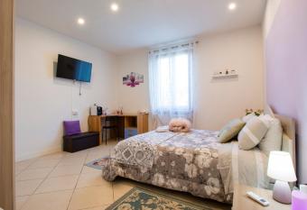 B&B Le Rose di Gori Cristina allows 18 year olds to book a room