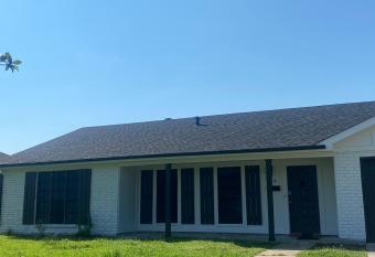 Large family home Near local hot spot! has Balcony rooms