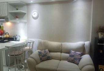 Apartemen Cantik Minimalis 2BR dan Kolam Renang has Balcony rooms