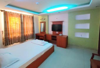 Hoang Nam Hotel HCM allows 18 year olds to book a room