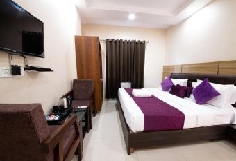 Perfect Stayz Dwarkesh - Hotel Near Haridwar Railway station has Balcony rooms