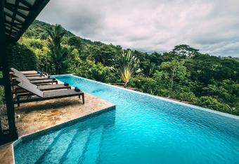 Tiki Villas Rainforest Lodge - Adults Only allows 18 year olds to book a room