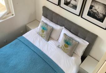 Le petit bijou allows 18 year olds to book a room