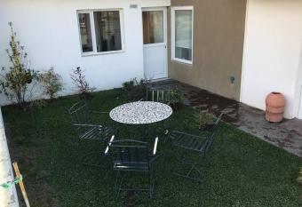 So  o Lugar allows 18 year olds to book a room