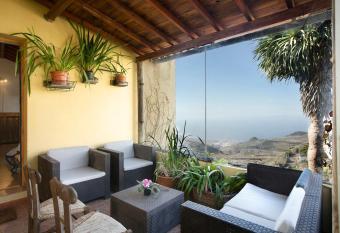 Mirador de Domingo has Balcony rooms