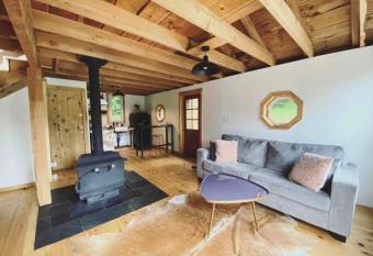 The Cabin at Parkhill has Balcony rooms