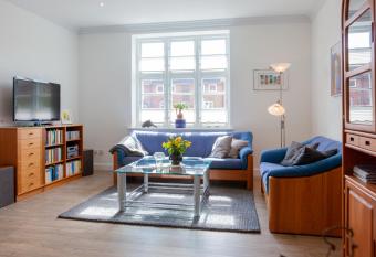 Stadthaus J  rgensby allows 18 year olds to book a room