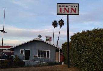 Discovery Inn has Smoking rooms