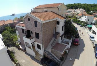 Apartments Vukovi   has Balcony rooms