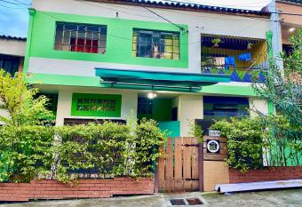 Ding-Dong Hostel has Balcony rooms